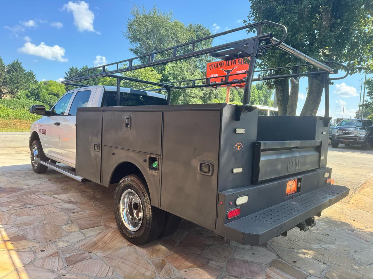 RAM 3500 2WD Crew Cab 172" WB 60" CA Tradesman 2016