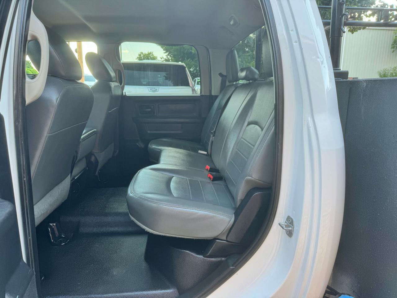 RAM 3500 2WD Crew Cab 172" WB 60" CA Tradesman 2016
