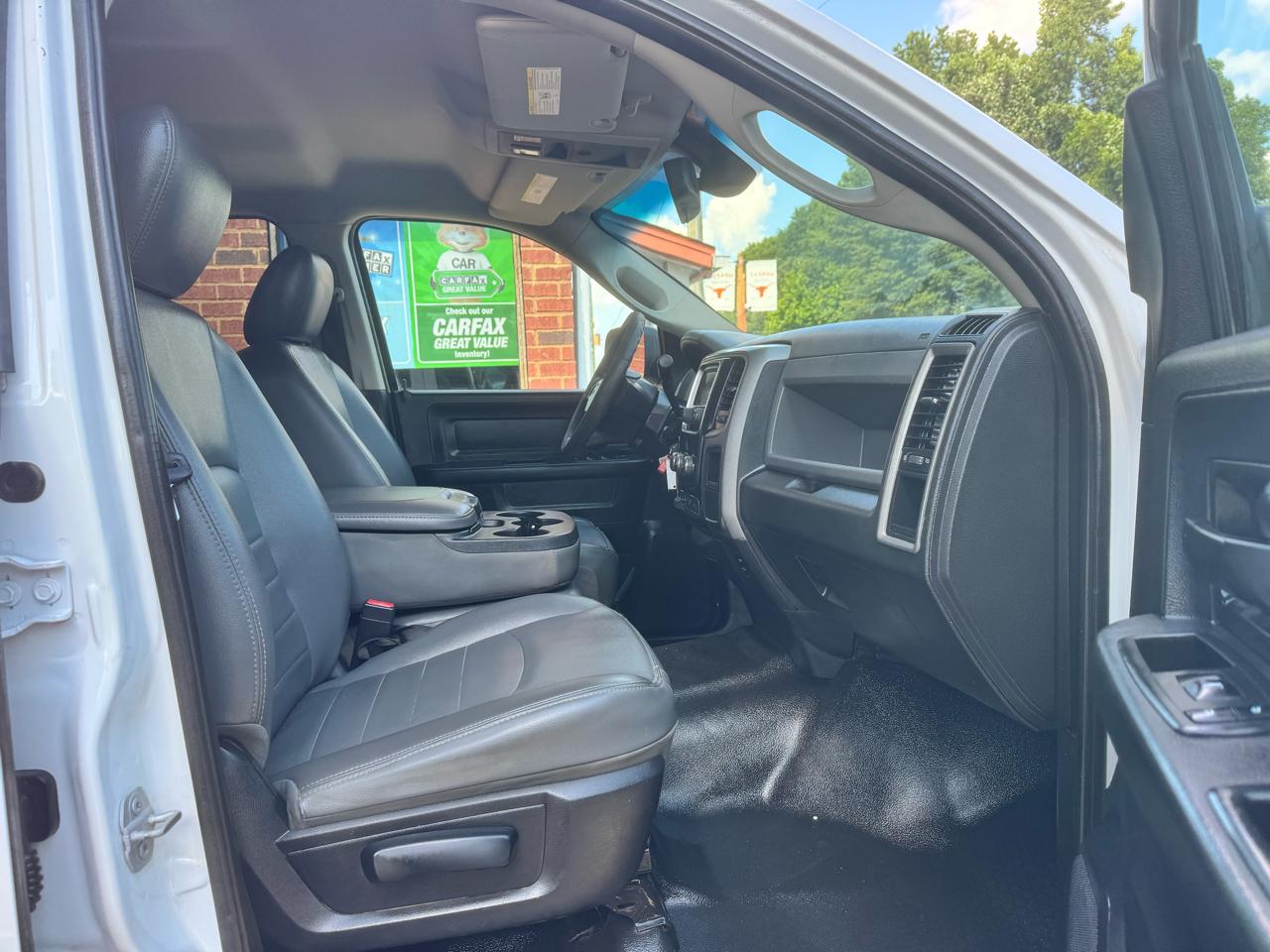 RAM 3500 2WD Crew Cab 172" WB 60" CA Tradesman 2016