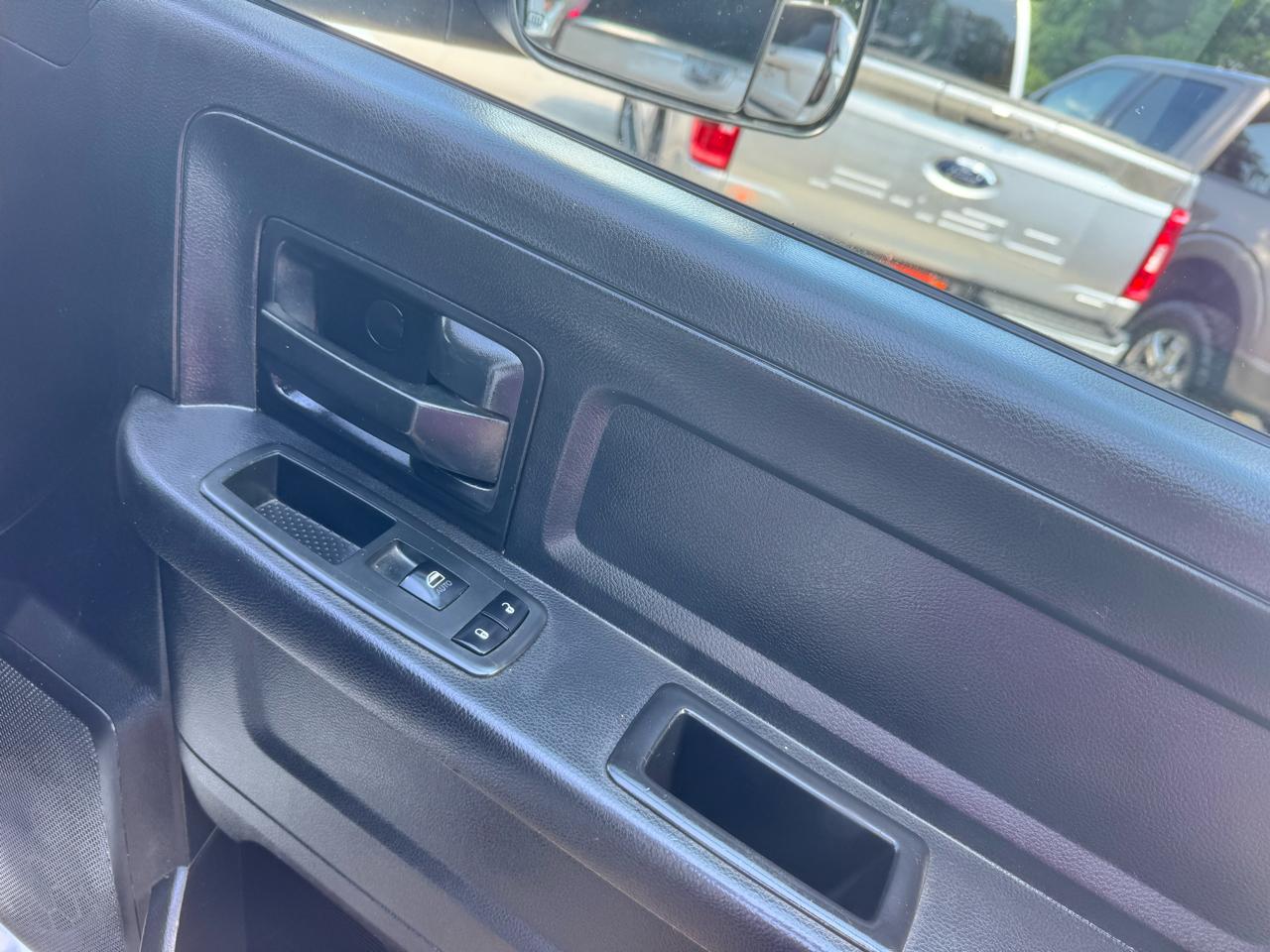 RAM 3500 2WD Crew Cab 172" WB 60" CA Tradesman 2016