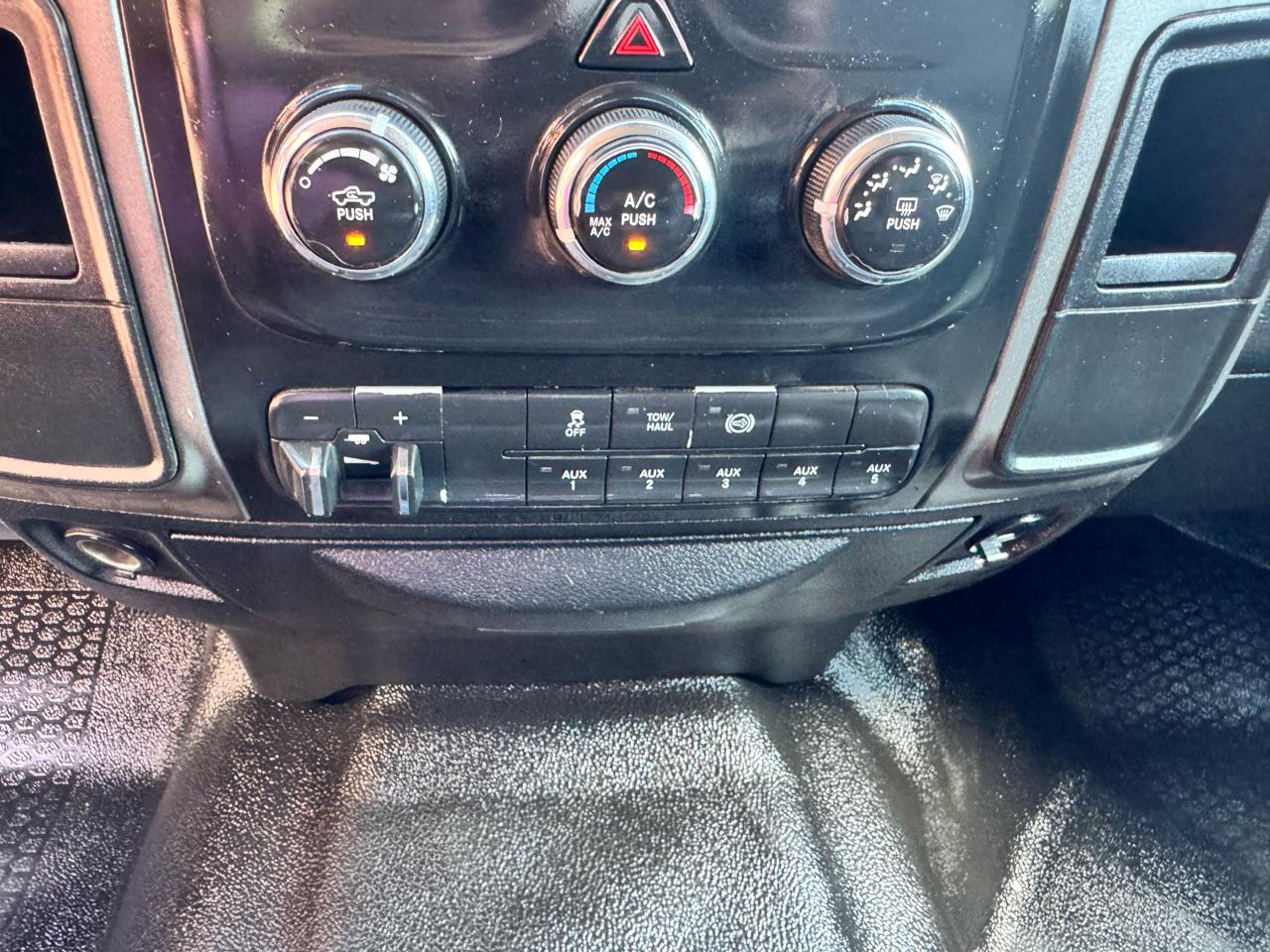 RAM 3500 2WD Crew Cab 172" WB 60" CA Tradesman 2016