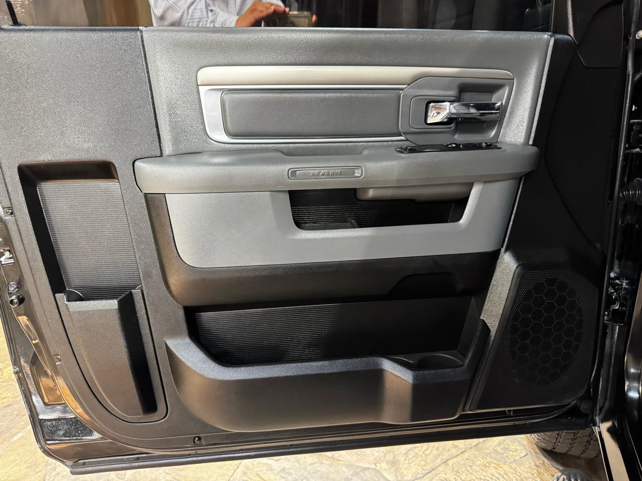 RAM 1500 Classic Express 4x2 Reg Cab 6'4" Box 2019