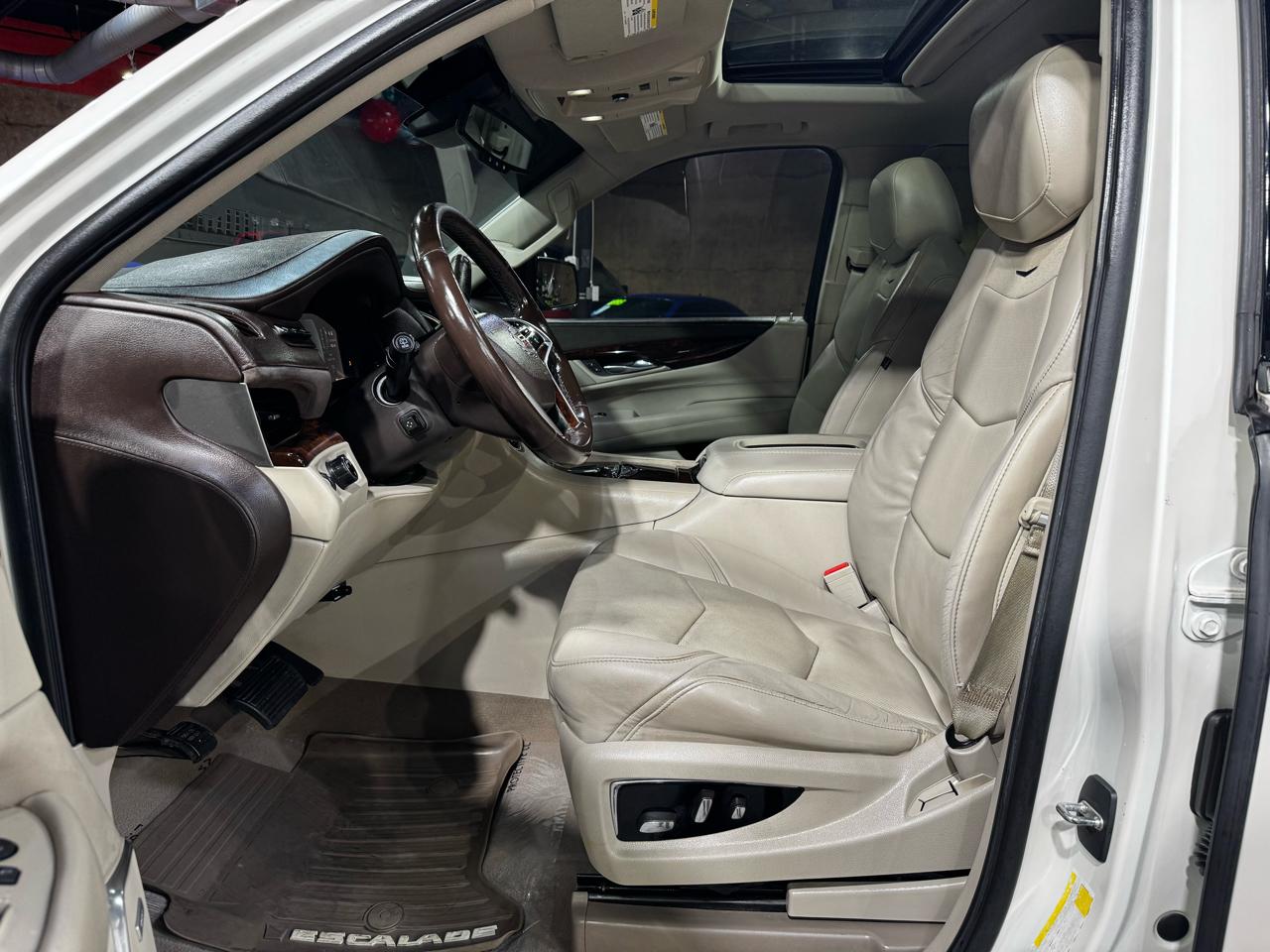 Cadillac Escalade 2WD 4dr Luxury 2015