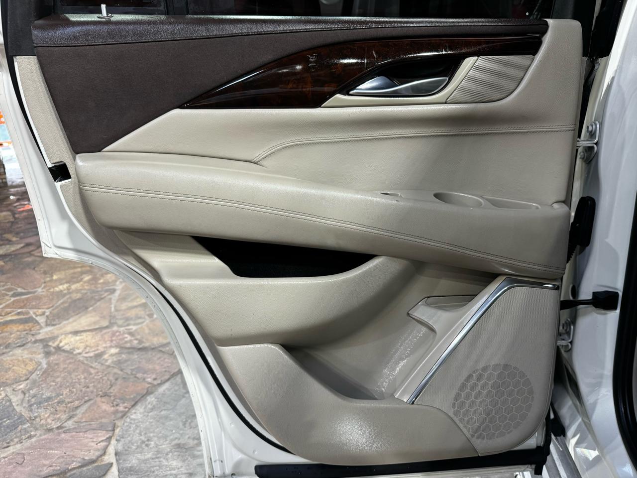 Cadillac Escalade 2WD 4dr Luxury 2015