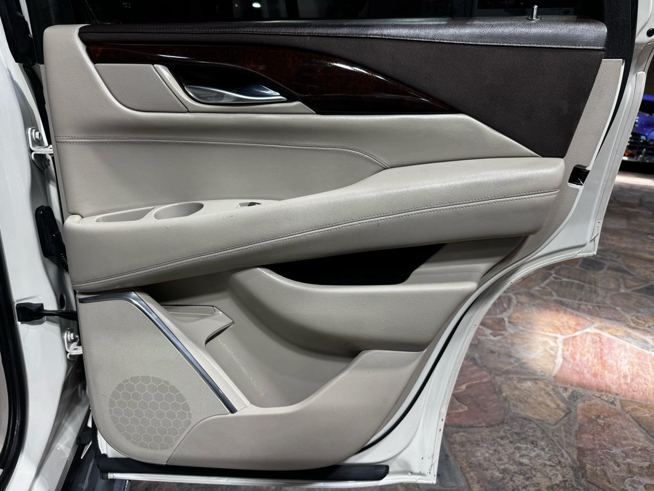 Cadillac Escalade 2WD 4dr Luxury 2015