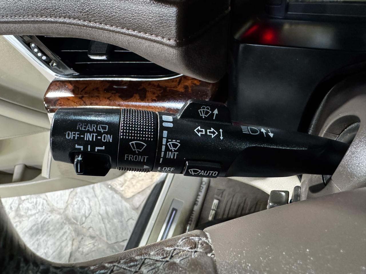 Cadillac Escalade 2WD 4dr Luxury 2015