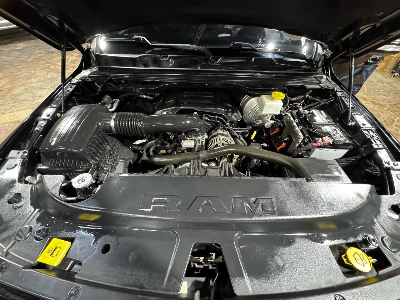 RAM 1500 4WD Crew Cab 149" Sport 2020