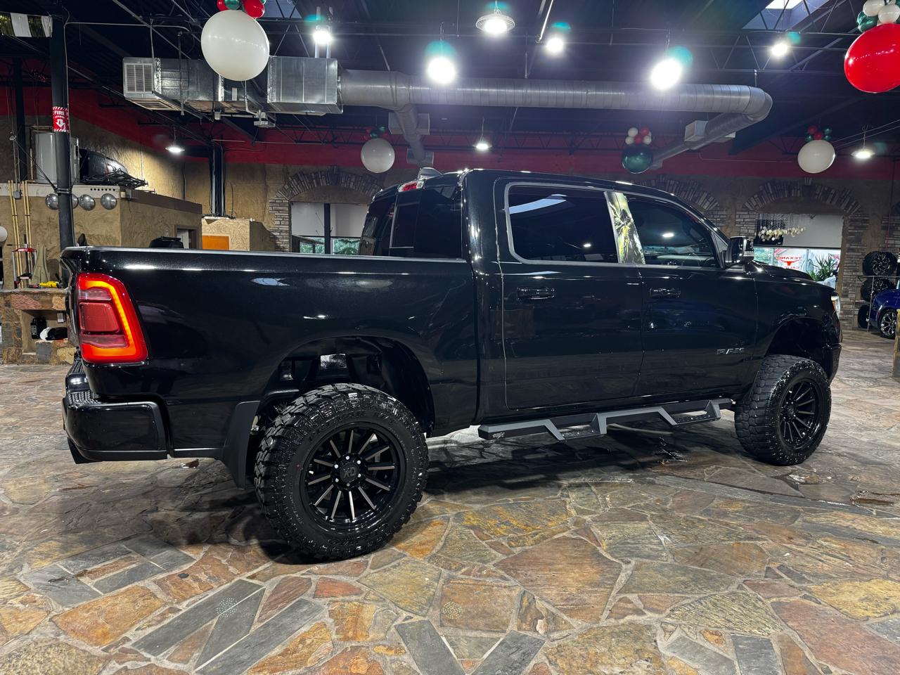 RAM 1500 4WD Crew Cab 149" Sport 2020
