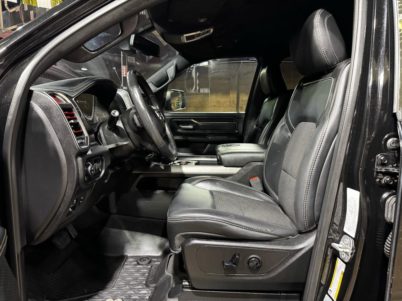 RAM 1500 4WD Crew Cab 149" Sport 2020