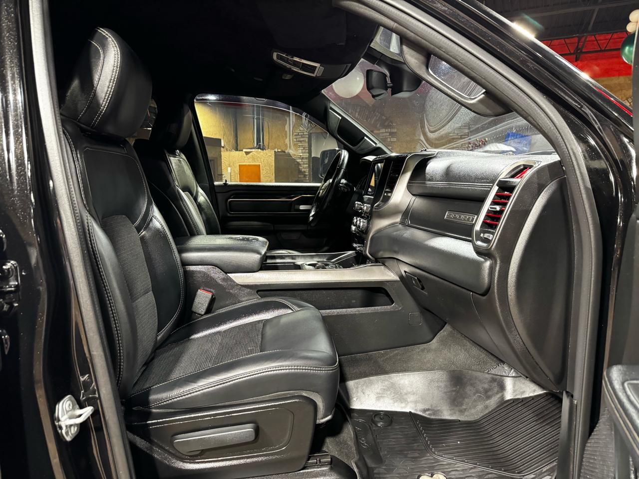 RAM 1500 4WD Crew Cab 149" Sport 2020