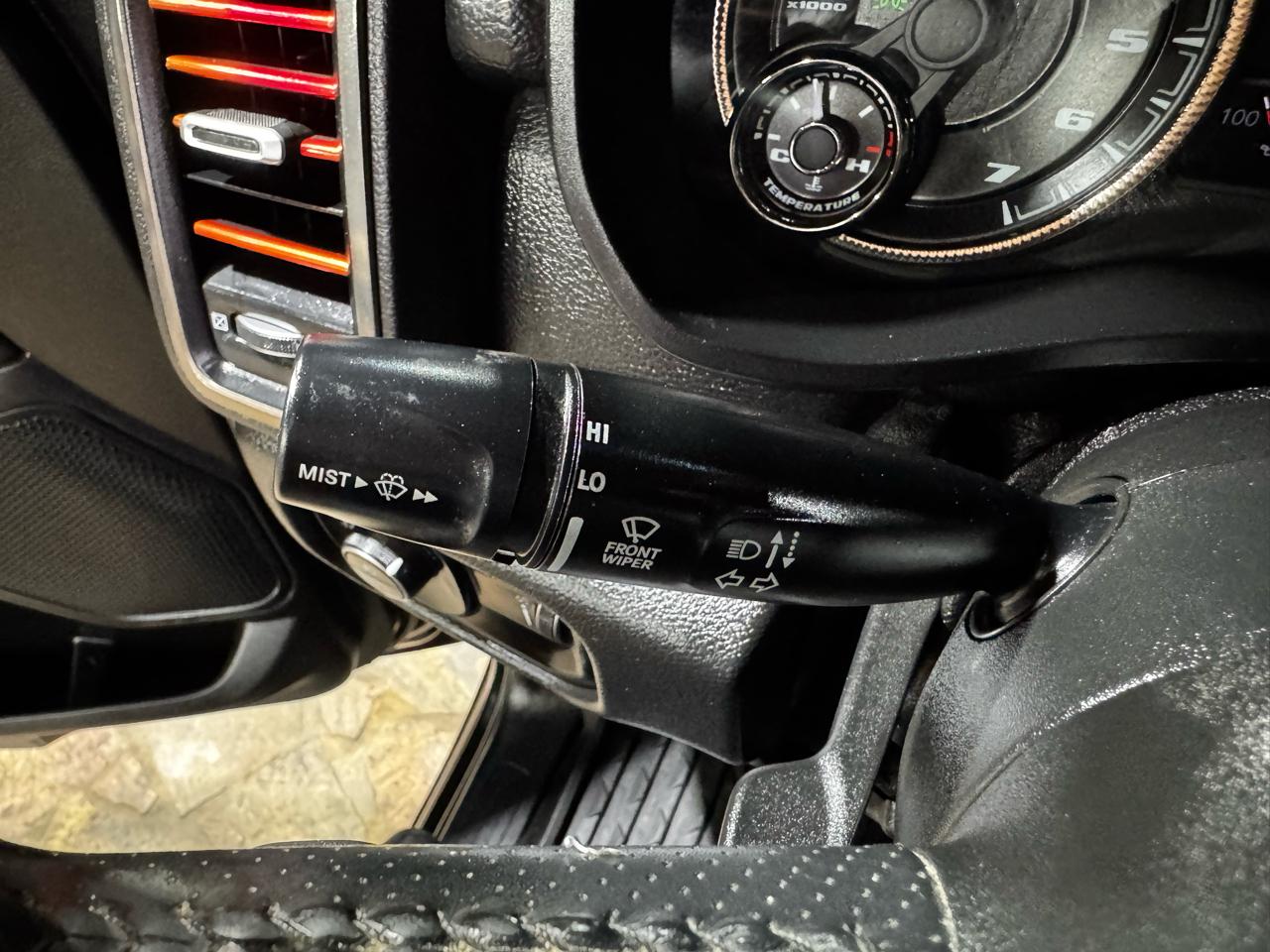 RAM 1500 4WD Crew Cab 149" Sport 2020