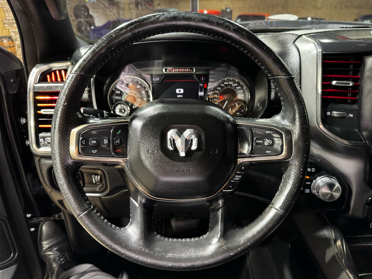 RAM 1500 4WD Crew Cab 149" Sport 2020