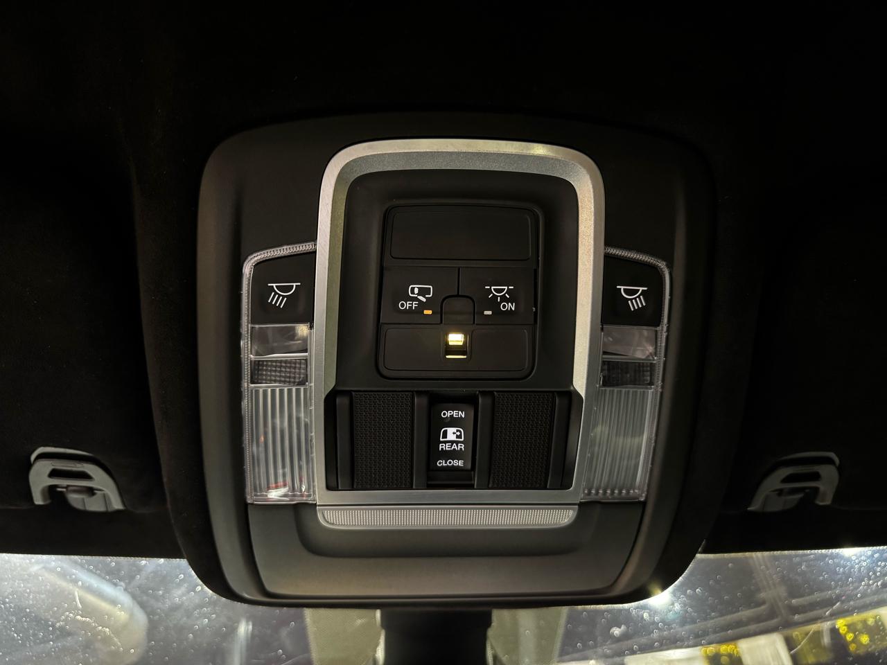 RAM 1500 4WD Crew Cab 149" Sport 2020