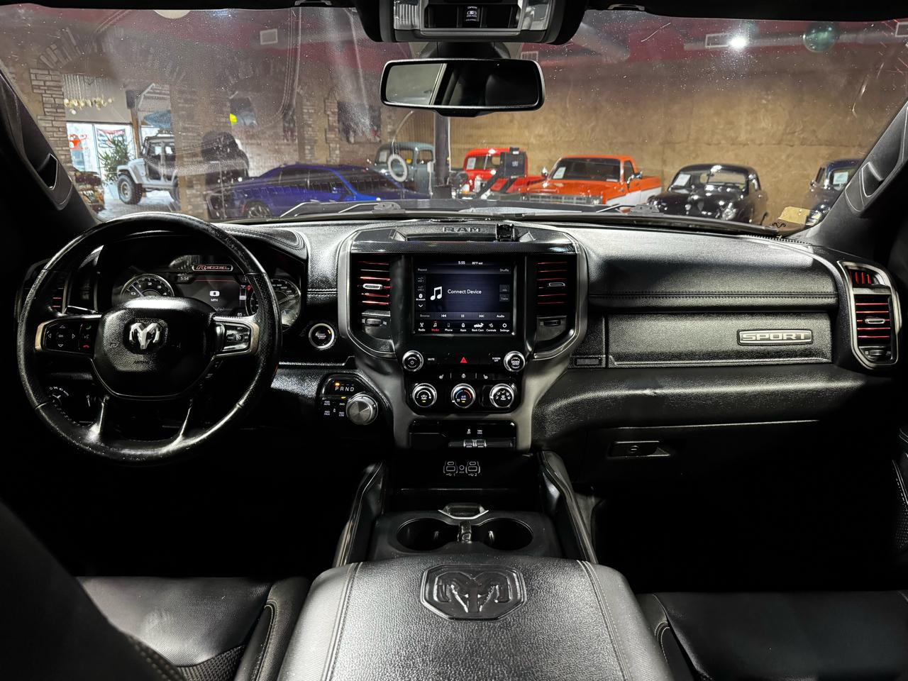 RAM 1500 4WD Crew Cab 149" Sport 2020