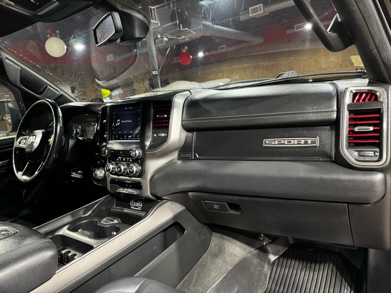 RAM 1500 4WD Crew Cab 149" Sport 2020