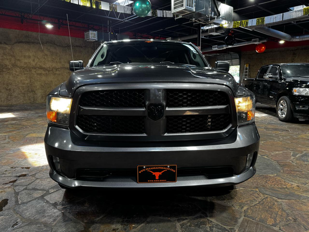 RAM 1500 Express 4x2 Crew Cab 5'7" Box 2018