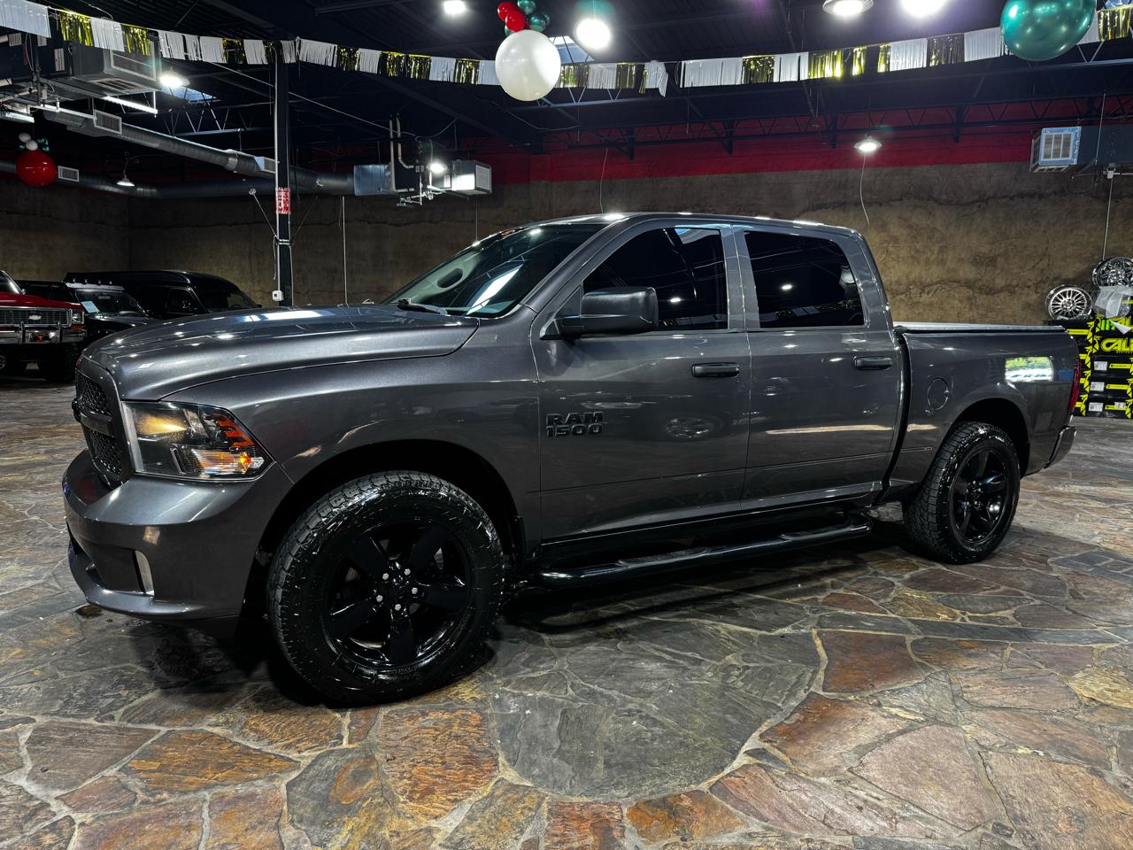 RAM 1500 Express 4x2 Crew Cab 5'7" Box 2018
