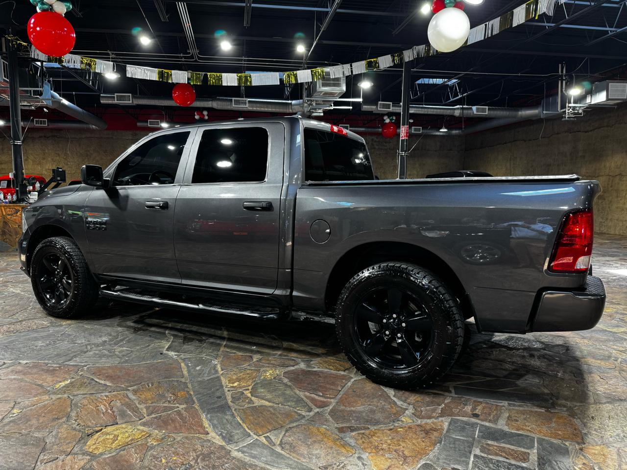 RAM 1500 Express 4x2 Crew Cab 5'7" Box 2018