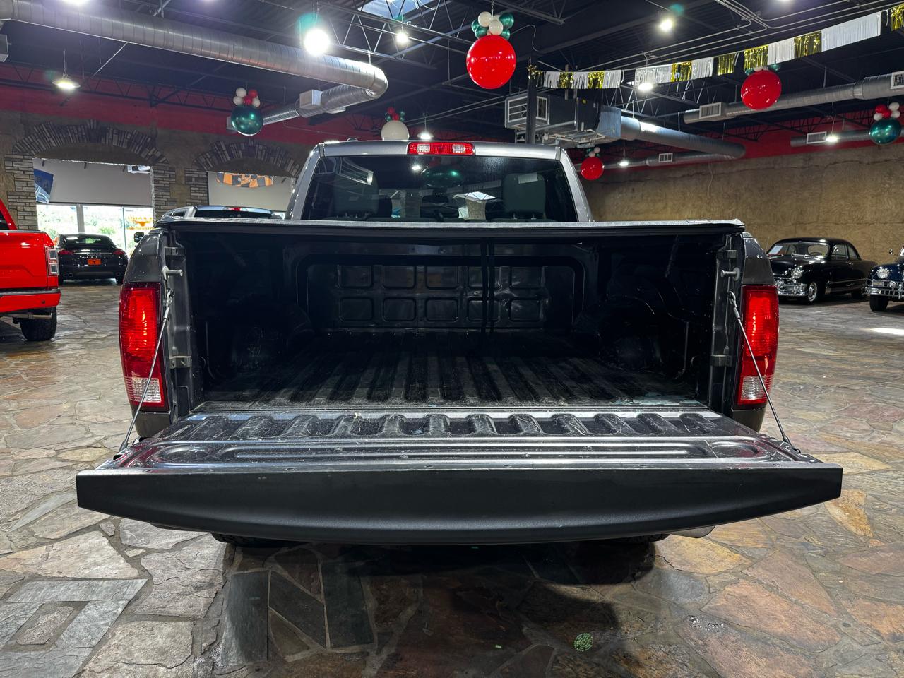 RAM 1500 Express 4x2 Crew Cab 5'7" Box 2018