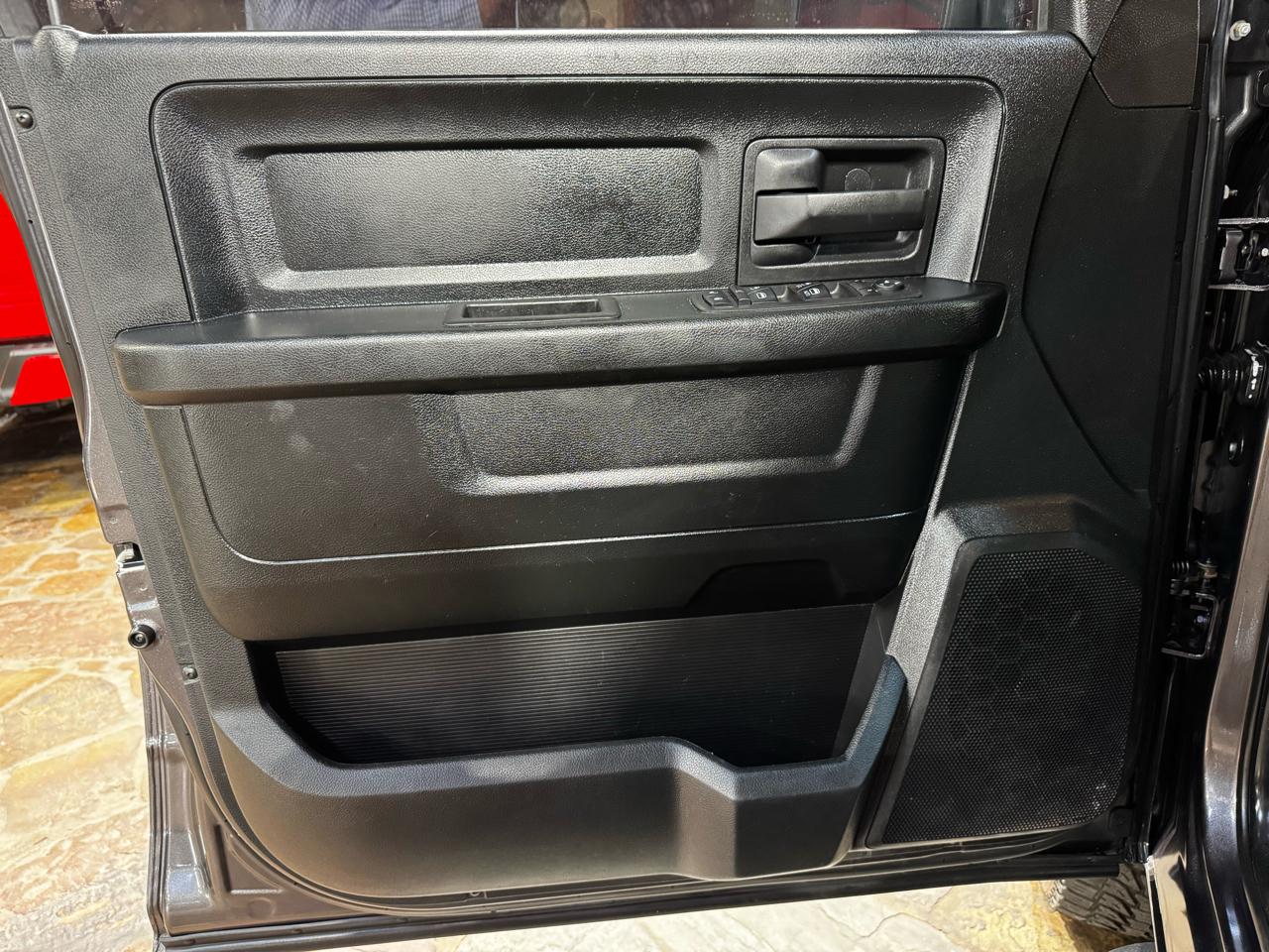 RAM 1500 Express 4x2 Crew Cab 5'7" Box 2018