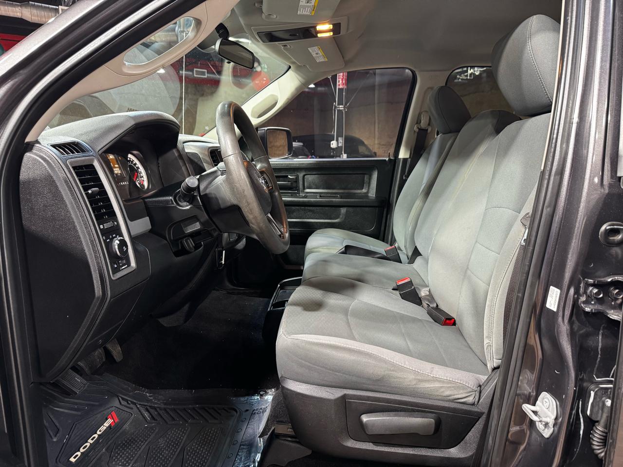 RAM 1500 Express 4x2 Crew Cab 5'7" Box 2018