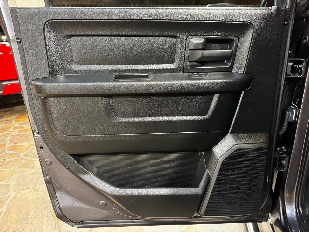 RAM 1500 Express 4x2 Crew Cab 5'7" Box 2018