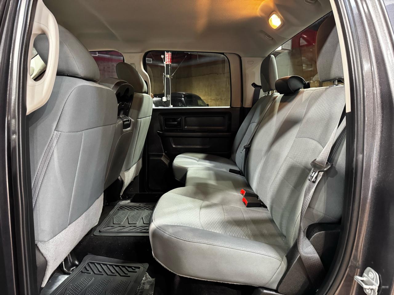 RAM 1500 Express 4x2 Crew Cab 5'7" Box 2018