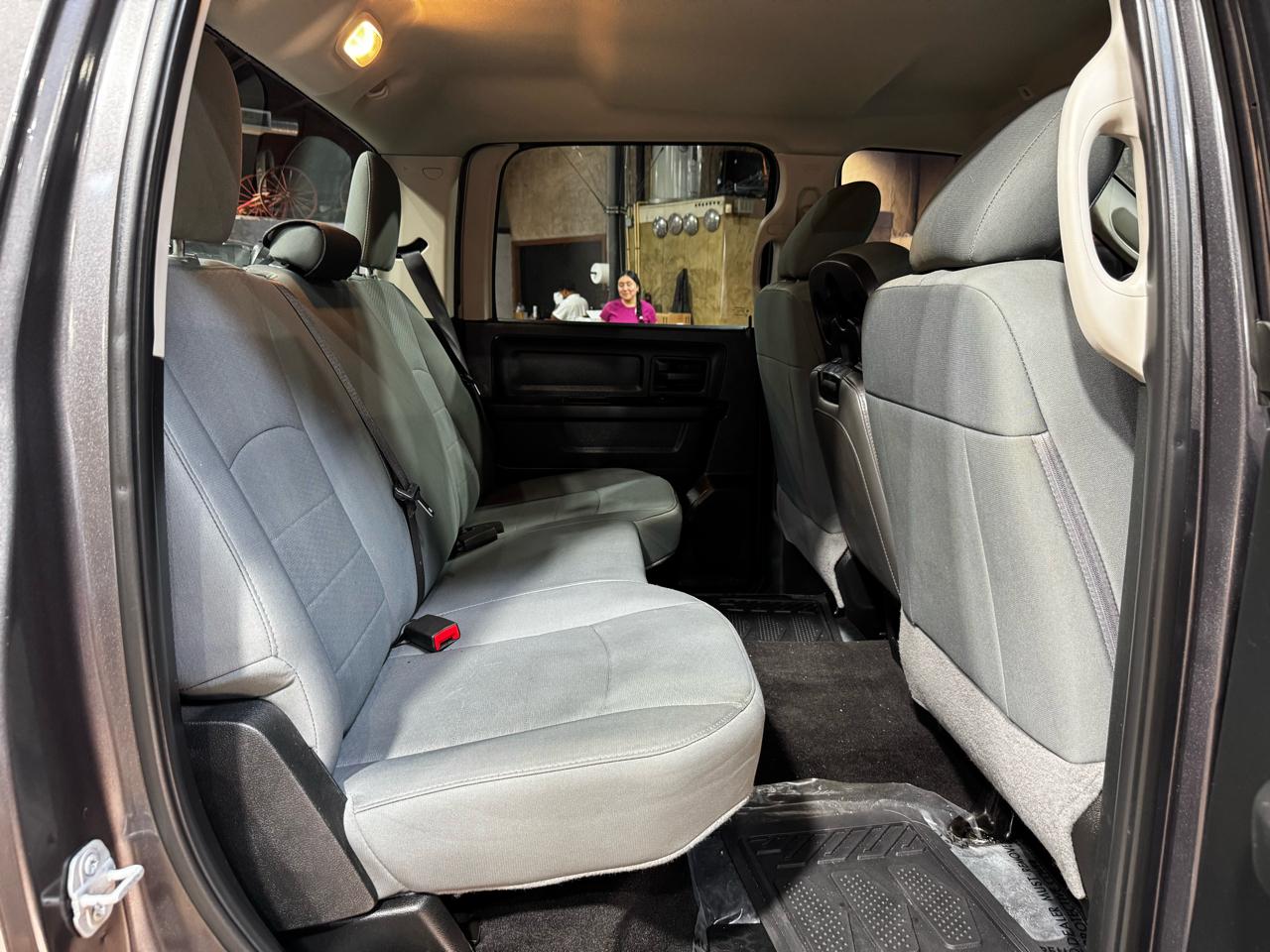 RAM 1500 Express 4x2 Crew Cab 5'7" Box 2018