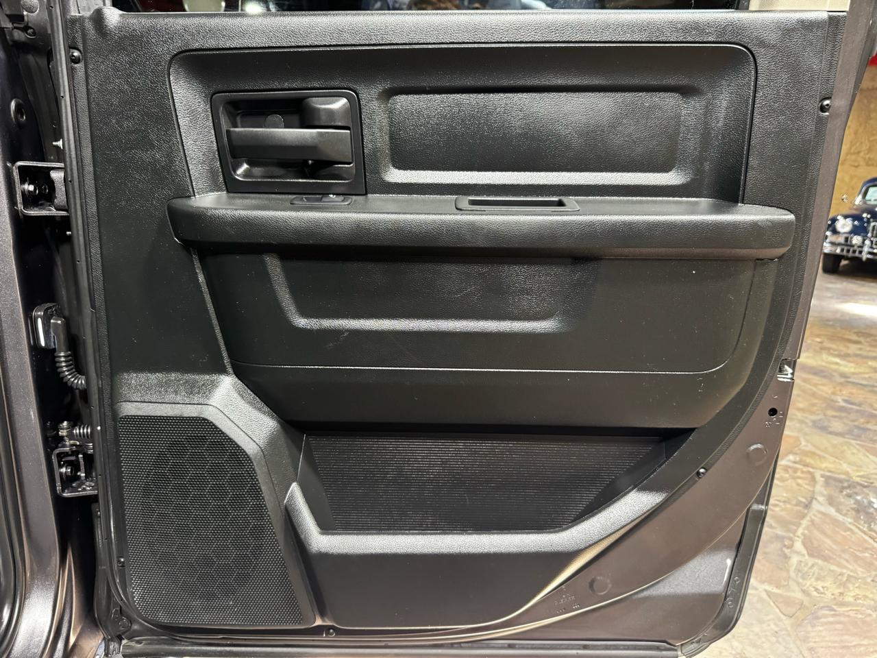 RAM 1500 Express 4x2 Crew Cab 5'7" Box 2018