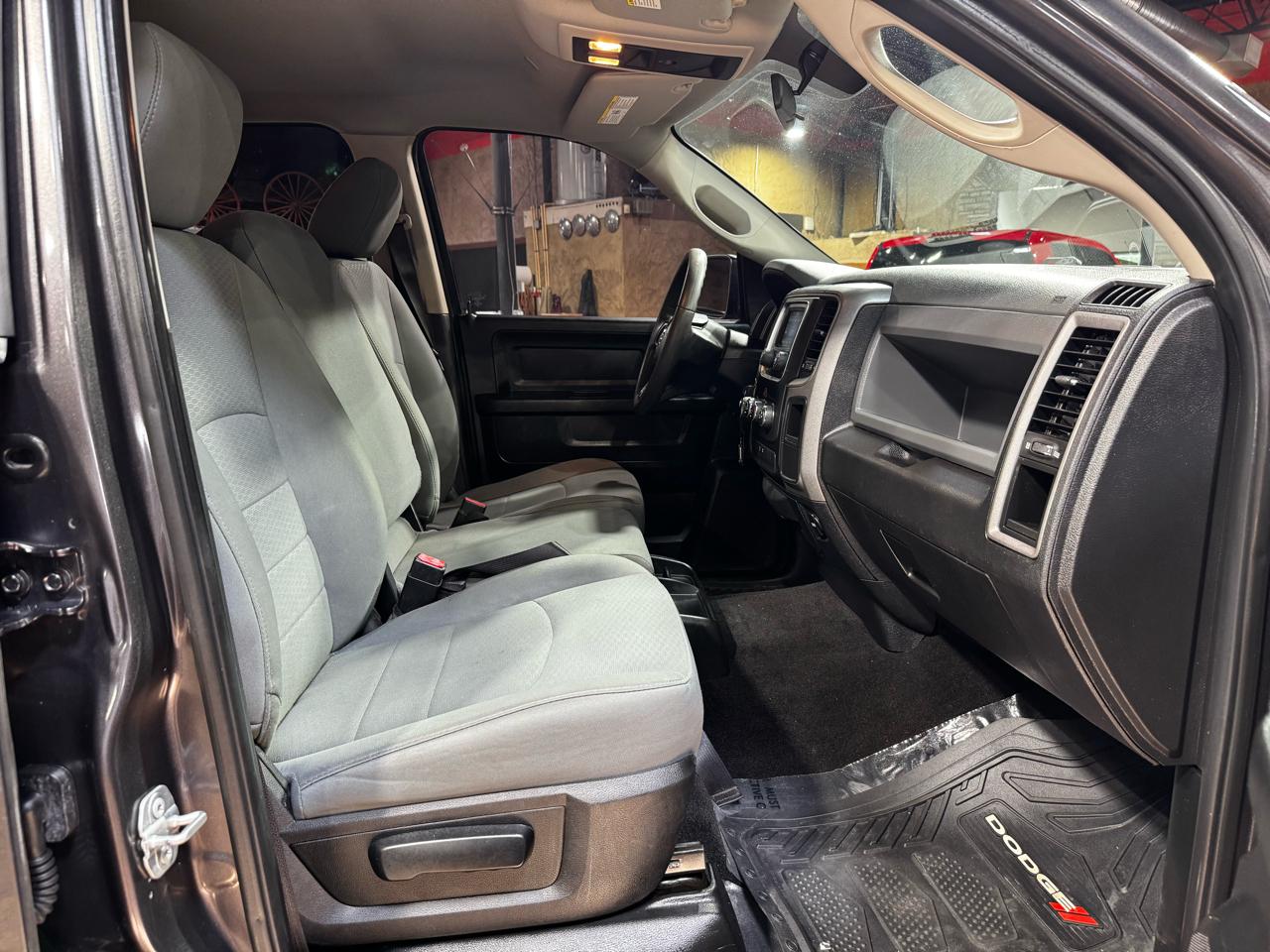 RAM 1500 Express 4x2 Crew Cab 5'7" Box 2018