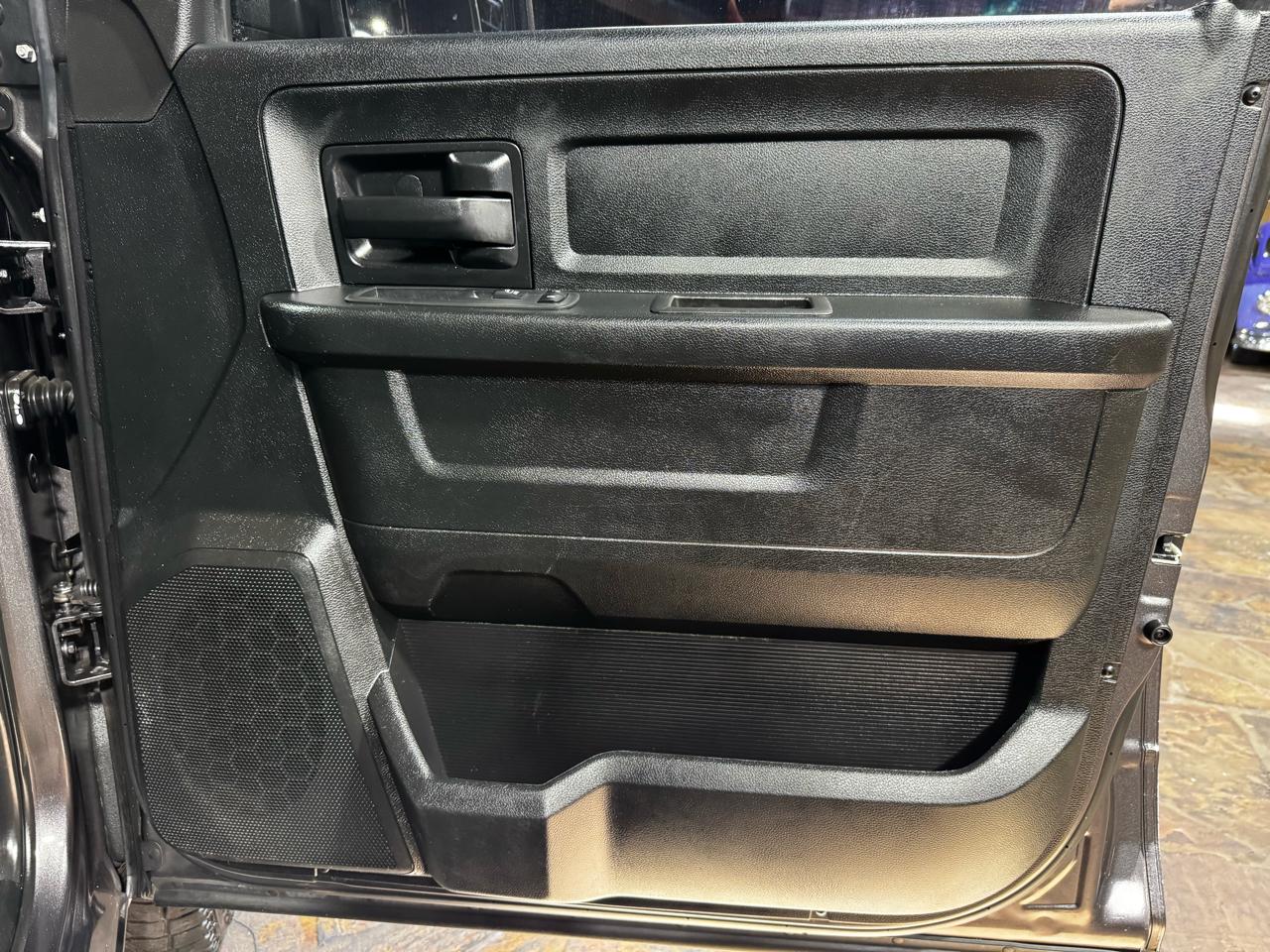 RAM 1500 Express 4x2 Crew Cab 5'7" Box 2018