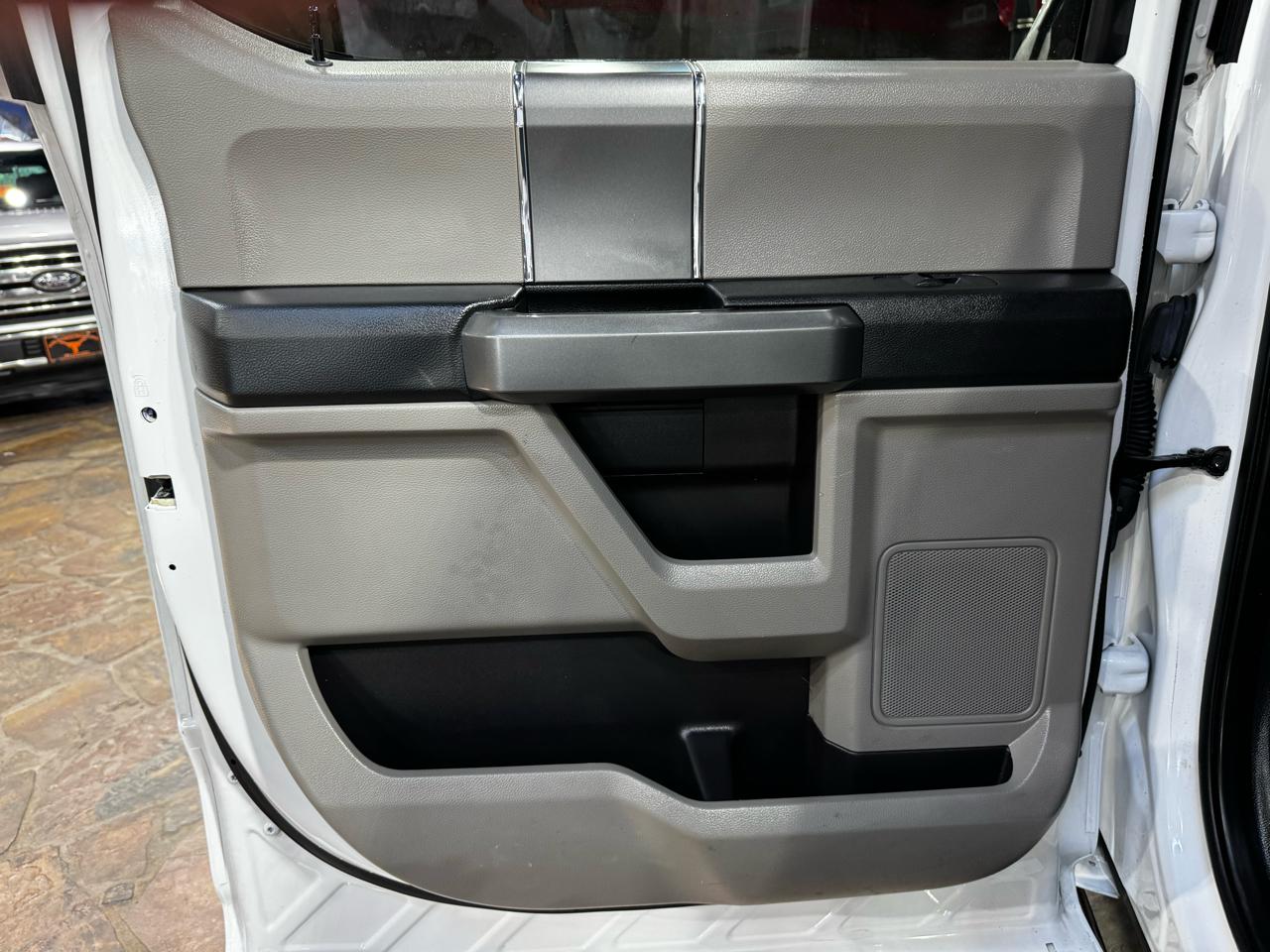 Ford F-150 2WD SuperCrew 145" XLT 2019
