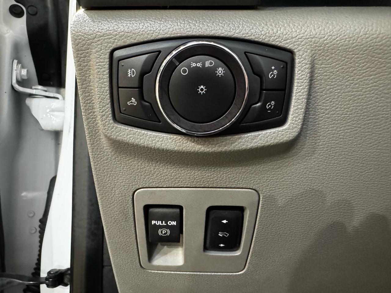 Ford F-150 2WD SuperCrew 145" XLT 2019