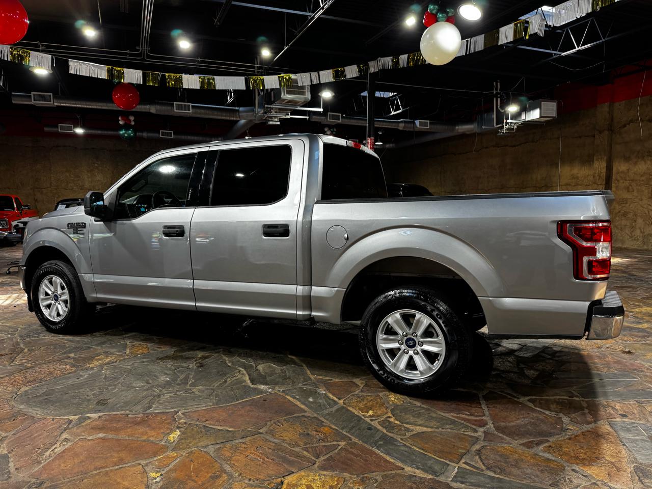 Ford F-150 2WD SuperCrew 145" XLT 2020