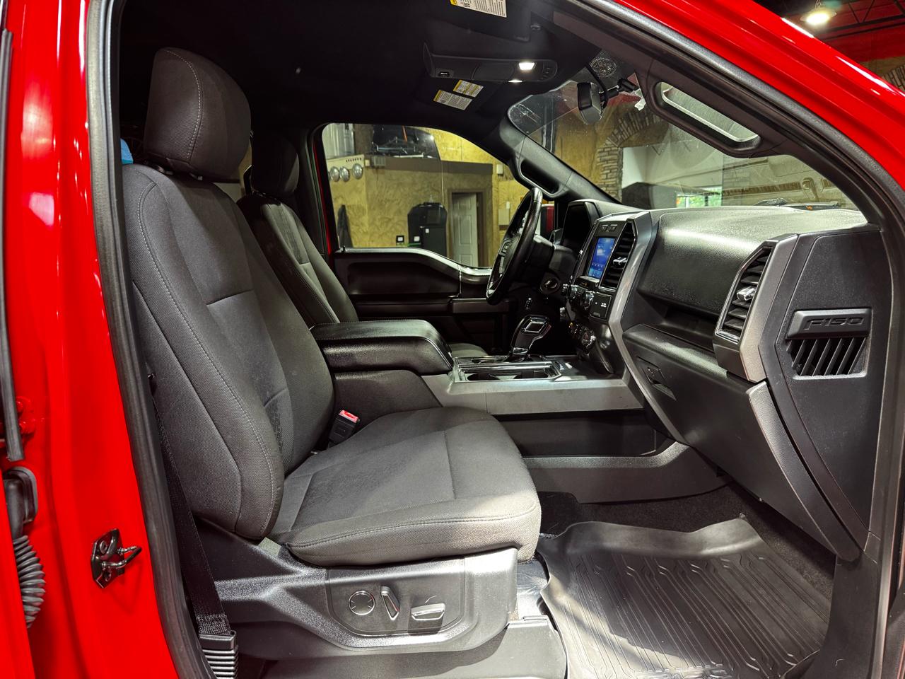 Ford F-150 2WD SuperCrew 145" XLT 2018