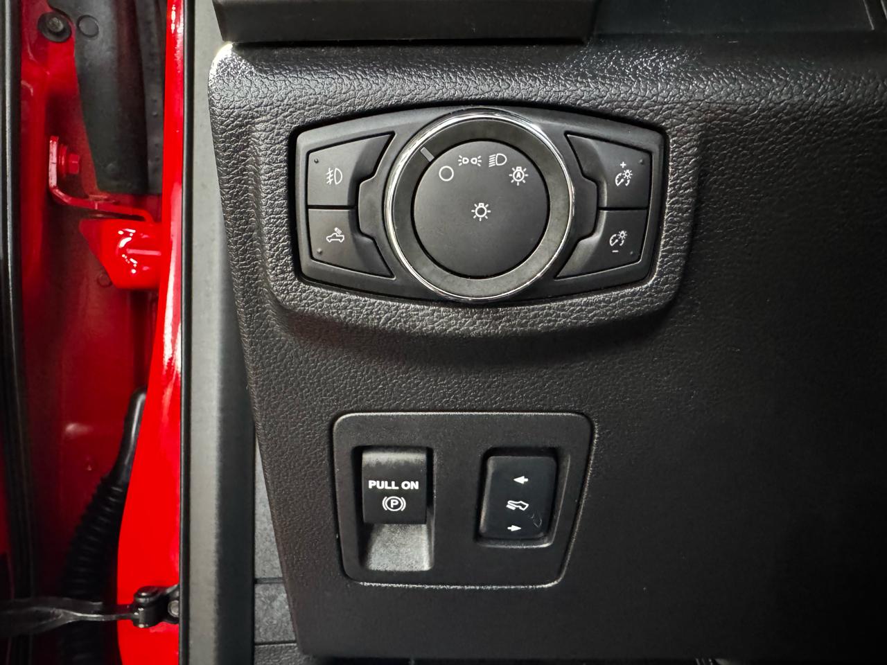 Ford F-150 2WD SuperCrew 145" XLT 2018