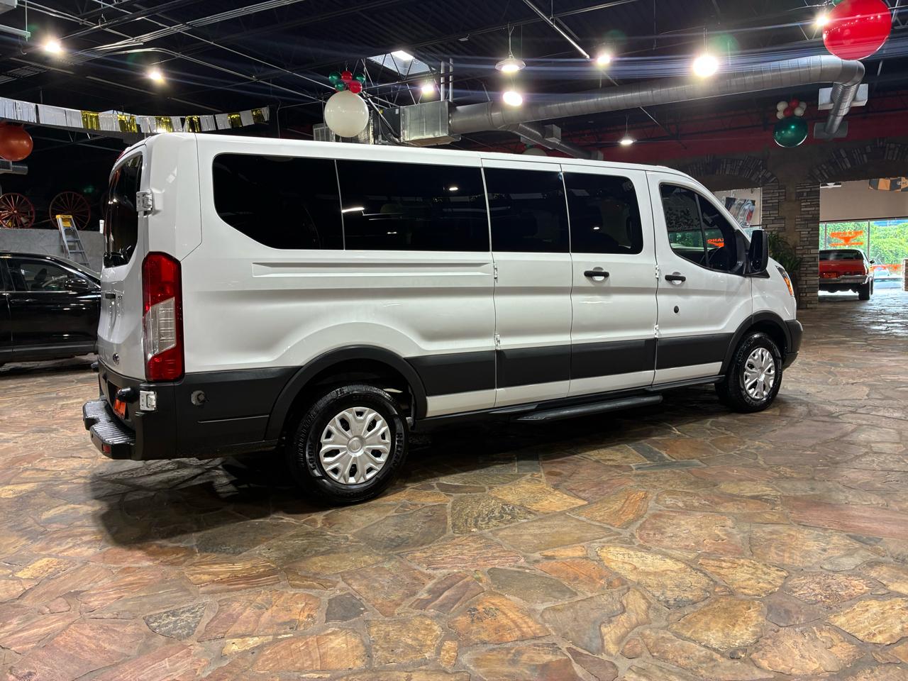 Ford Transit Wagon T-350 148" Low Roof XLT Swing-Out RH Dr 2016