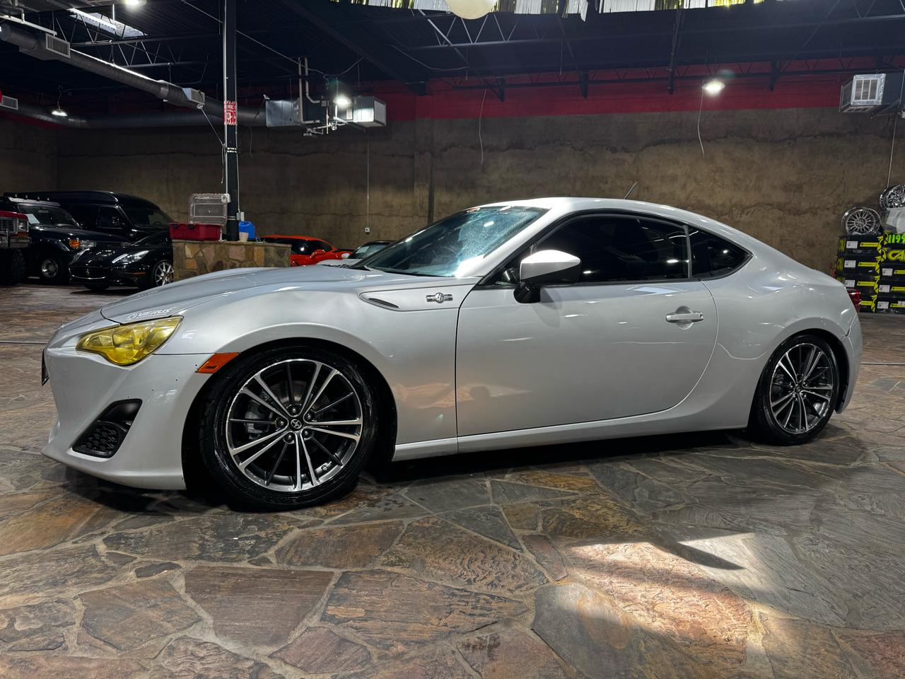Scion FR-S 2dr Cpe Man (Natl) 2013