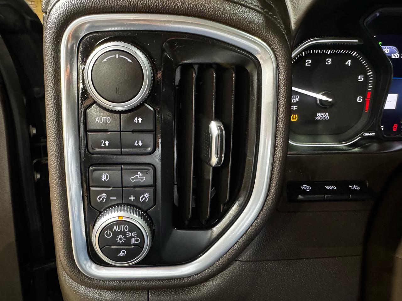 GMC Sierra 1500 4WD Crew Cab 147" Denali 2019