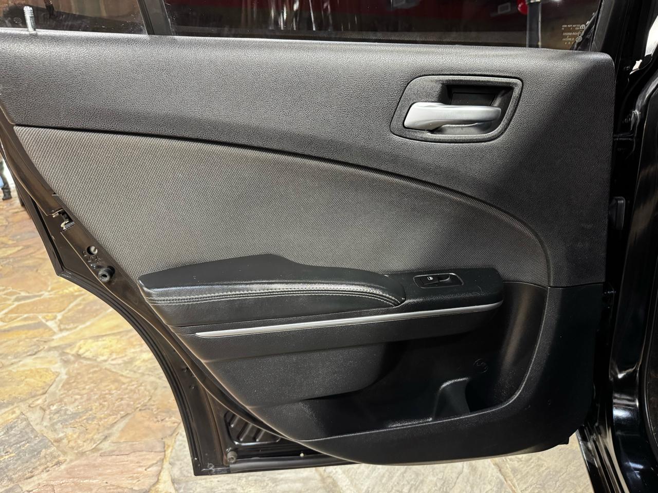 Dodge Charger 4dr Sdn SE RWD 2015