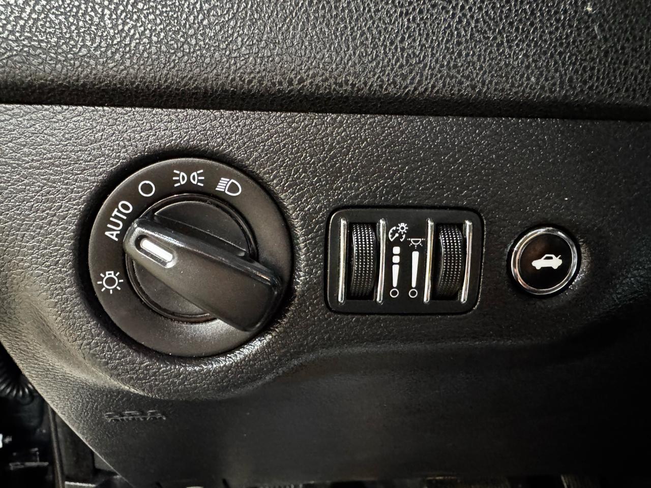 Dodge Charger 4dr Sdn SE RWD 2015