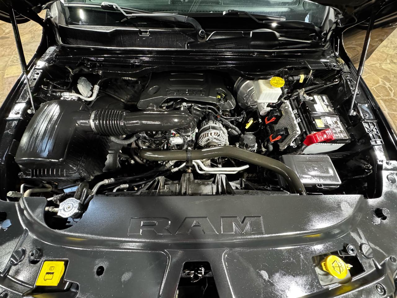 RAM 1500 Laramie 4x4 Crew Cab 5'7" Box 2019