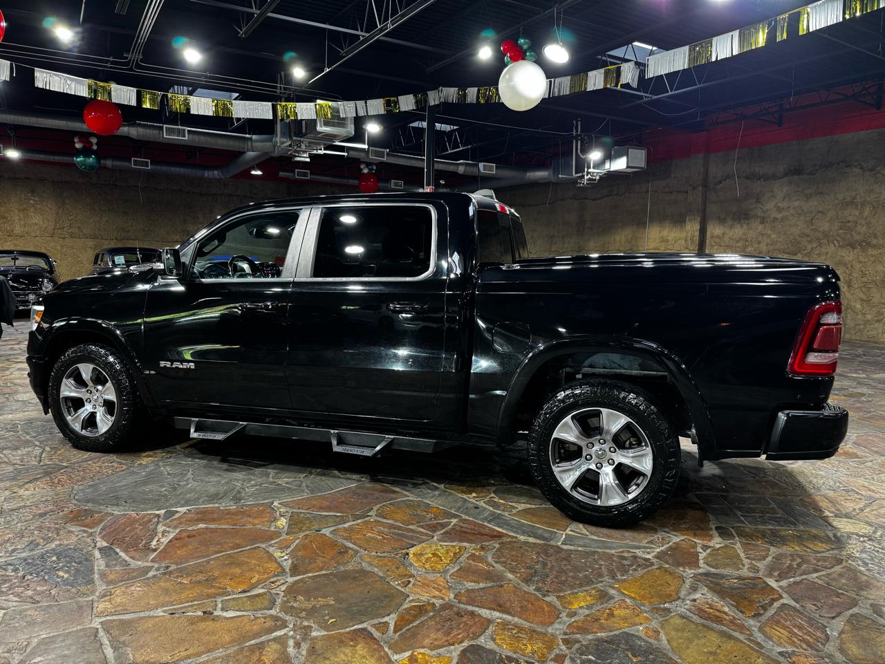 RAM 1500 Laramie 4x4 Crew Cab 5'7" Box 2019