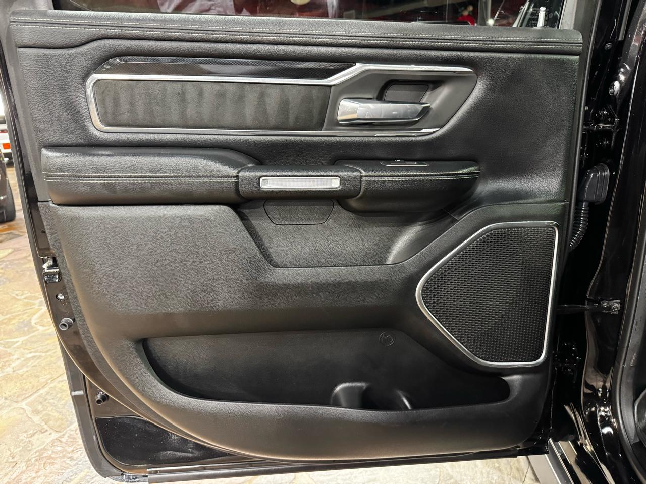RAM 1500 Laramie 4x4 Crew Cab 5'7" Box 2019