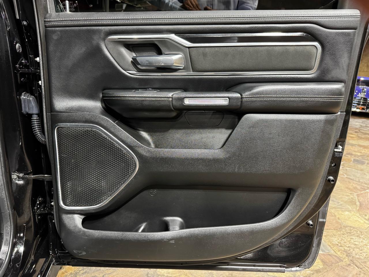 RAM 1500 Laramie 4x4 Crew Cab 5'7" Box 2019
