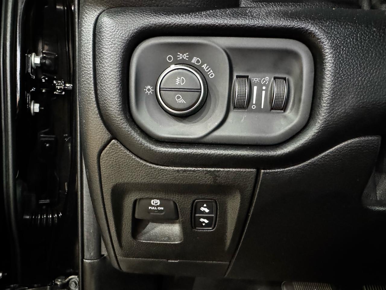 RAM 1500 Laramie 4x4 Crew Cab 5'7" Box 2019