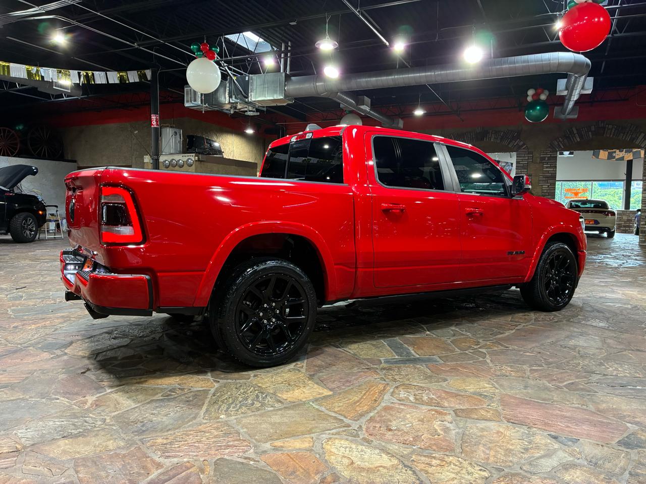 RAM 1500 Laramie 4x2 Crew Cab 5'7" Box 2020