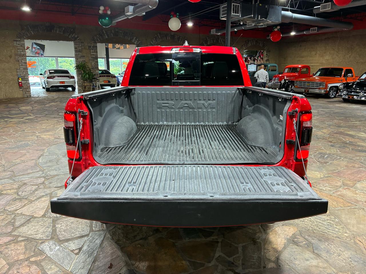 RAM 1500 Laramie 4x2 Crew Cab 5'7" Box 2020