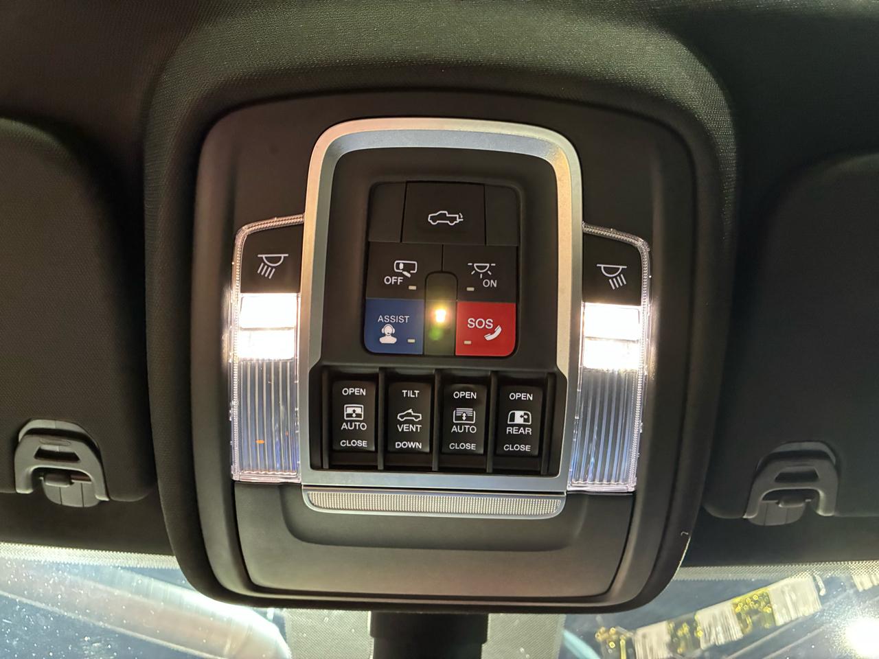 RAM 1500 Laramie 4x2 Crew Cab 5'7" Box 2020