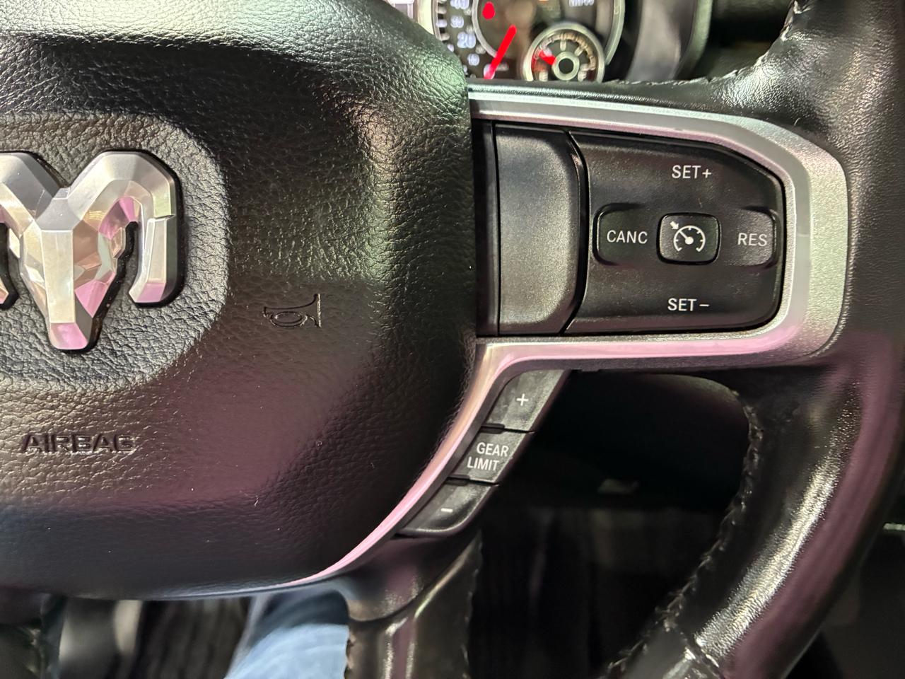 RAM 1500 Laramie 4x2 Crew Cab 5'7" Box 2020